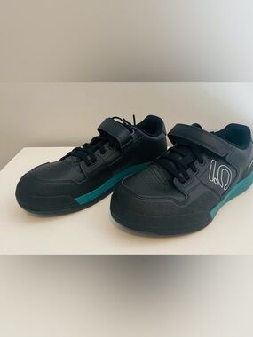 NWT Women’s Adidas Five Ten Hellcat Clip In Black Mountain Bike Shoes, Size 9